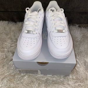 Shite Nike Air Force